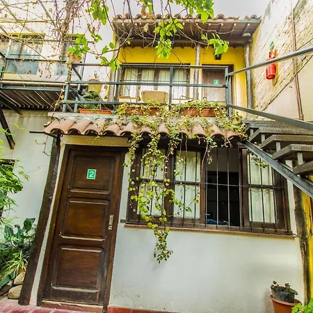 La Casita de Salta - Dpto 2 para 5 personas con patio interno y asador, vista al jardin - Tu descanso en el norte empieza aquí-2