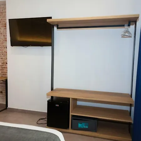 Hostal Paris-3