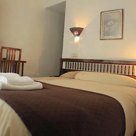 Hostal Esmeralda-3