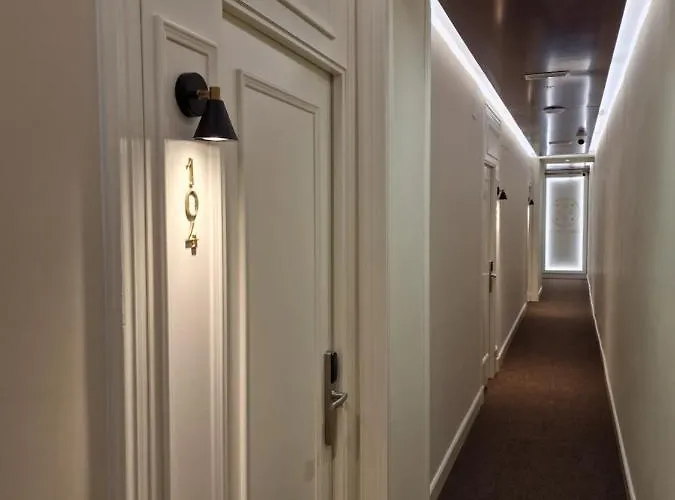 Hotel Le Petit Palü- Barco Madrid