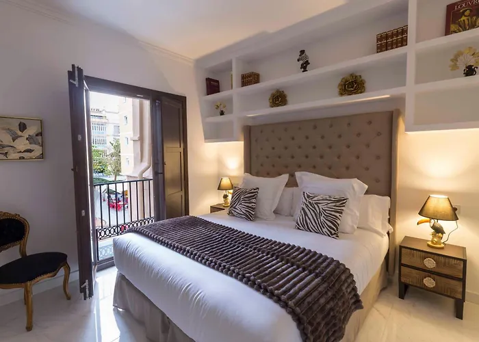 The Clock House - Luxury Urban Suites Málaga