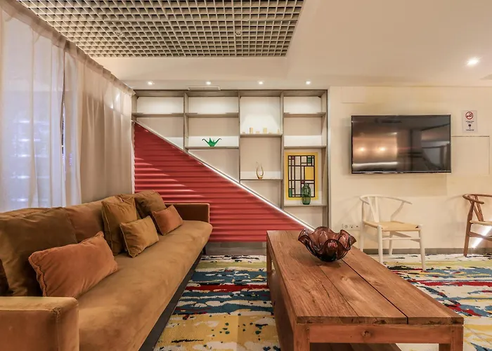 AmazINN Places Blasco de Garay 105 Madrid