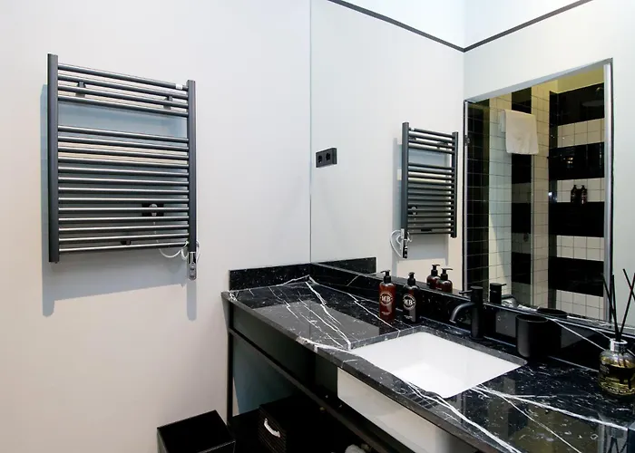 AmazINN Collection Madrid Amor de Dios