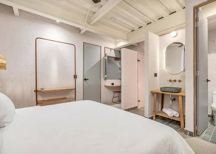 Botánica Casa Hotel Manila by HOUSY HOST Medellín