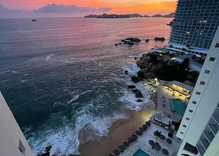 SUITE EN TORRES GEMELAS a pie de playa 611 Acapulco