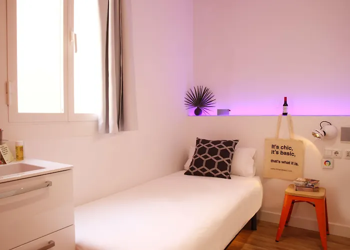 Chic & Basic Tallers Hostal Barcelona