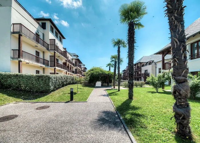 Zenitude Hôtel-Résidences l'Acacia Lourdes