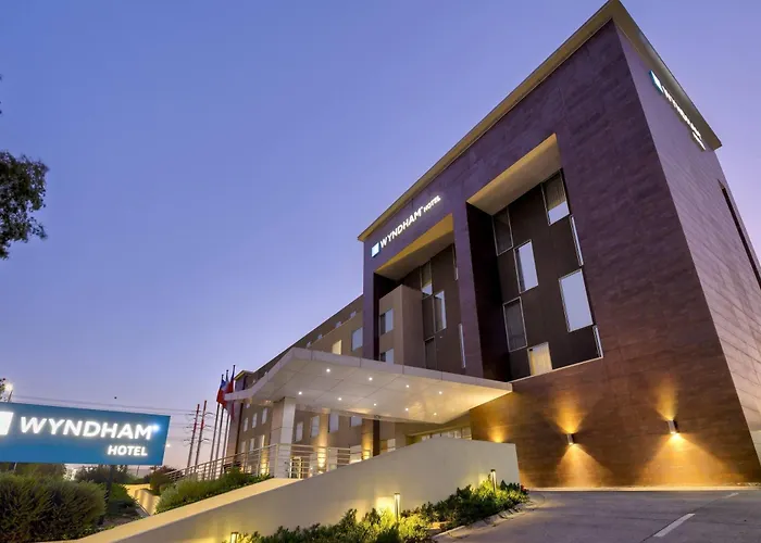 Hotel La Quinta by Wyndham Santiago Aeropuerto