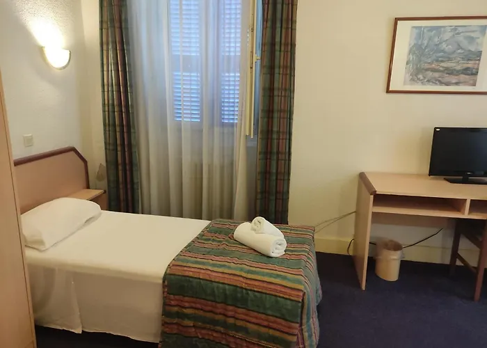 Hotel De Nevers Lourdes