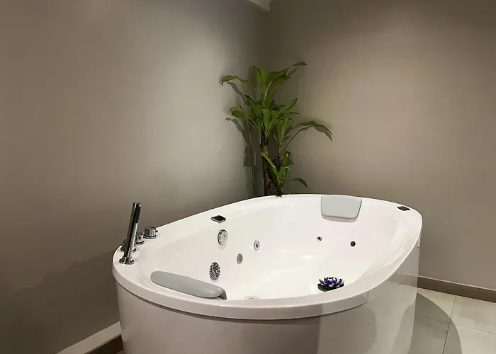 Hotel York Medellin, Curio Collection By Hilton