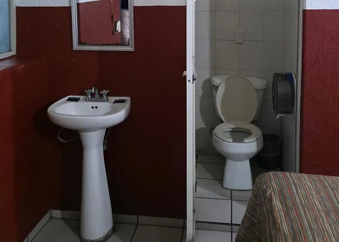 El Pino - Hotel Economico Guadalajara