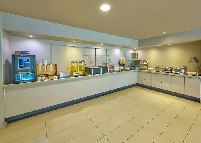 City Express Suites By Marriott Querétaro