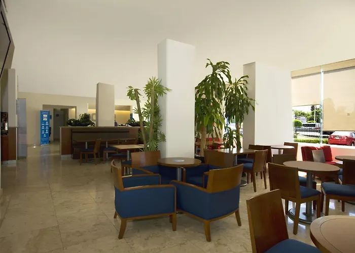 Hotel One Queretaro Plaza Galerias